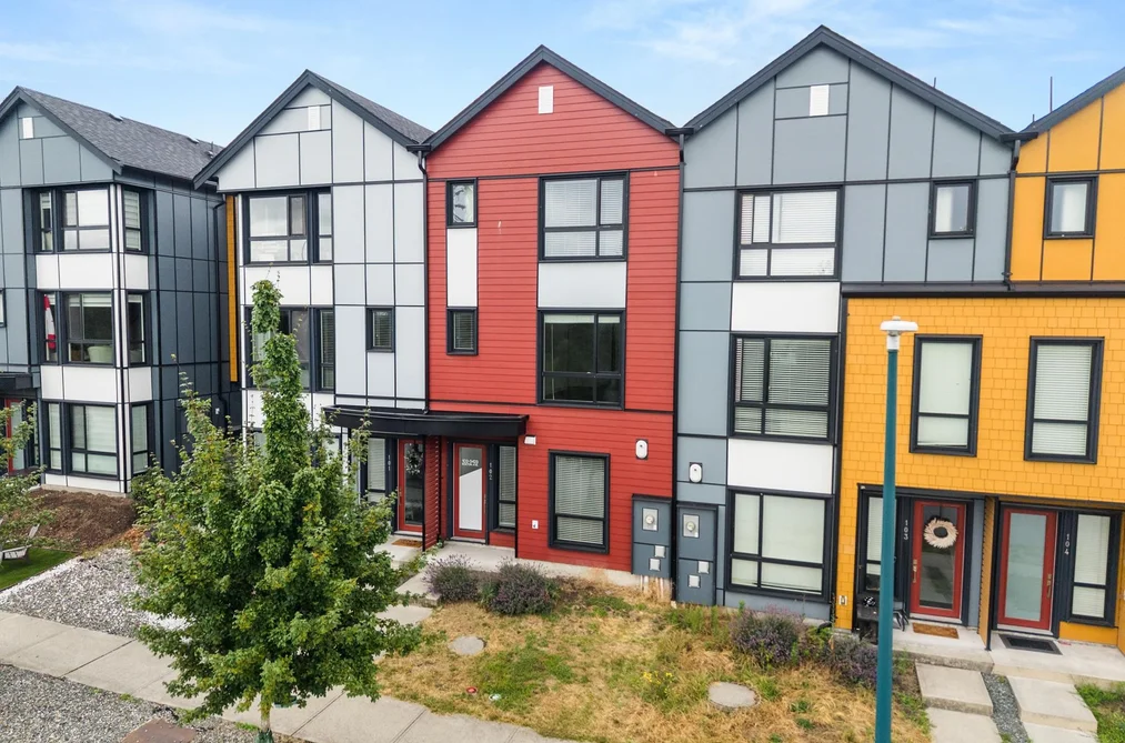 Row House (Non-Strata) for sale at 102 3423 Roxton Avenue Coquitlam British Columbia - MLS: R3144545