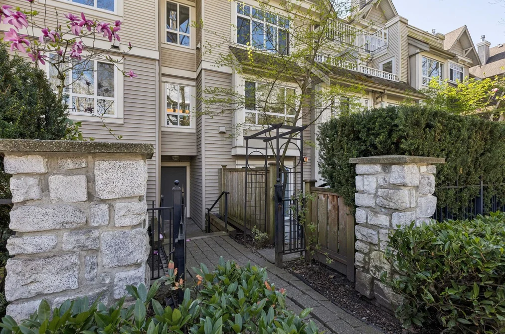102 365 E 1ST STREET, North Vancouver BC V7L 4W5, North Vancouver BC — Residential for Sale - Photo 3