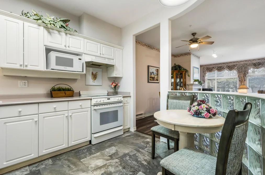 102 45700 WELLINGTON AVENUE, Chilliwack BC V2P 2E4, Chilliwack BC — Residential for Sale - Photo 2