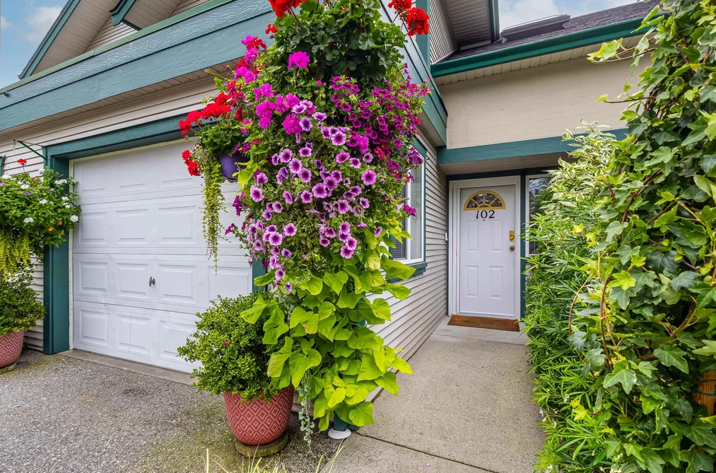 Townhouse for sale at 102 5711 Ebbtide Street Sechelt British Columbia - MLS: R3165473