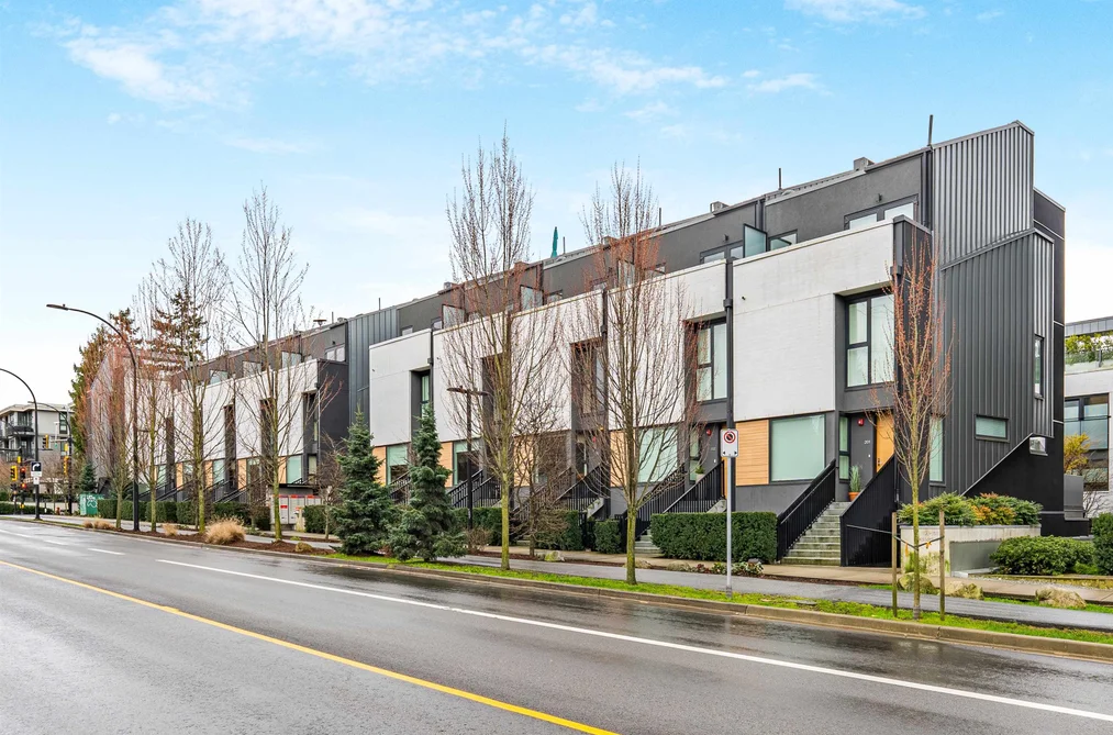 Townhouse for sale at 102 649 E 3rd Street North Vancouver British Columbia - MLS: R3104188
