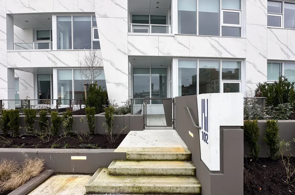 Townhouse for sale at 102 660 Quayside Drive New Westminster British Columbia - MLS: R3155834