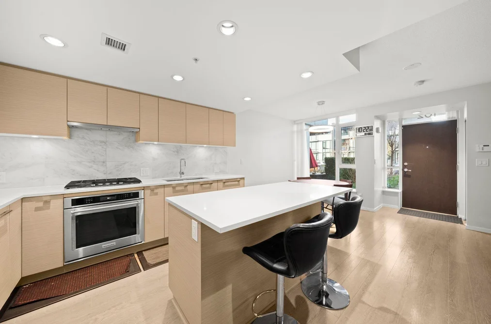 Townhouse for sale at 102 6700 Dunblane Avenue Burnaby British Columbia - MLS: R3081901