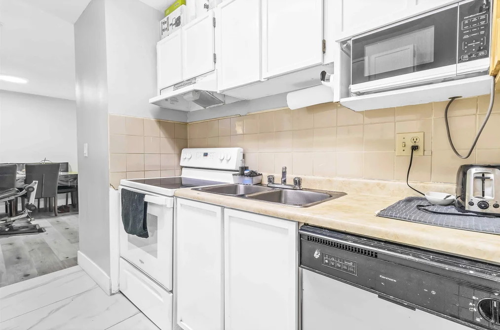 102 7155 134 STREET, Surrey BC V3W 4T1, Surrey BC — Residential for Sale - Photo 2