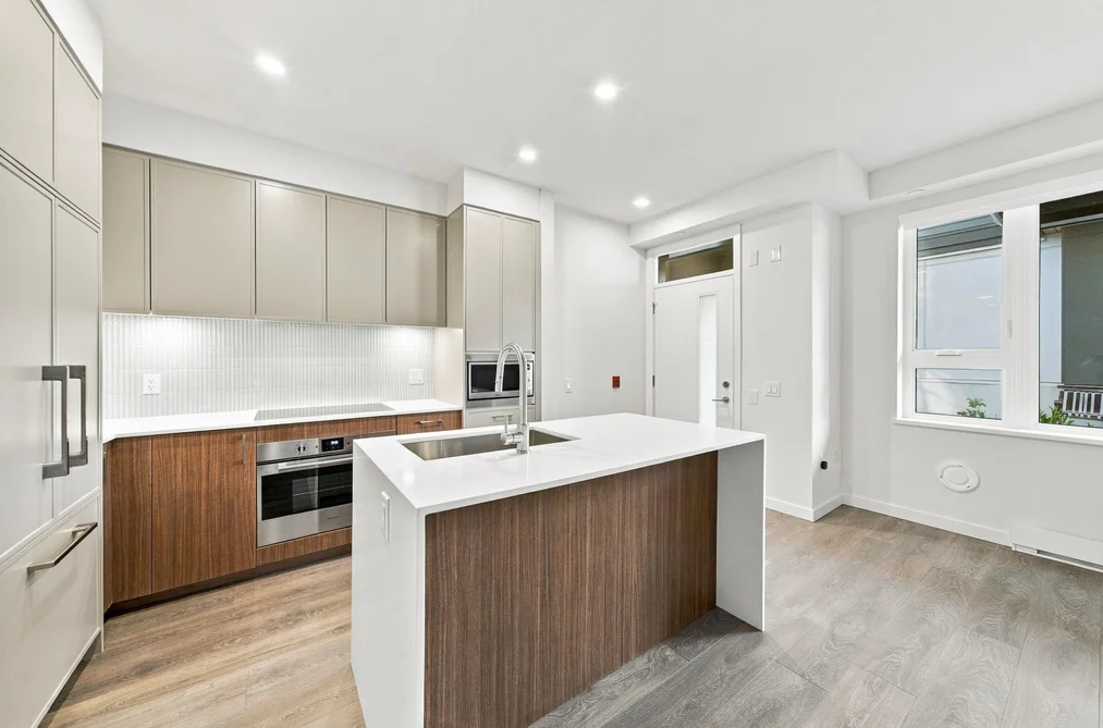 956 Lytton St Unit 102, North Vancouver, BC - MLS: R3168916