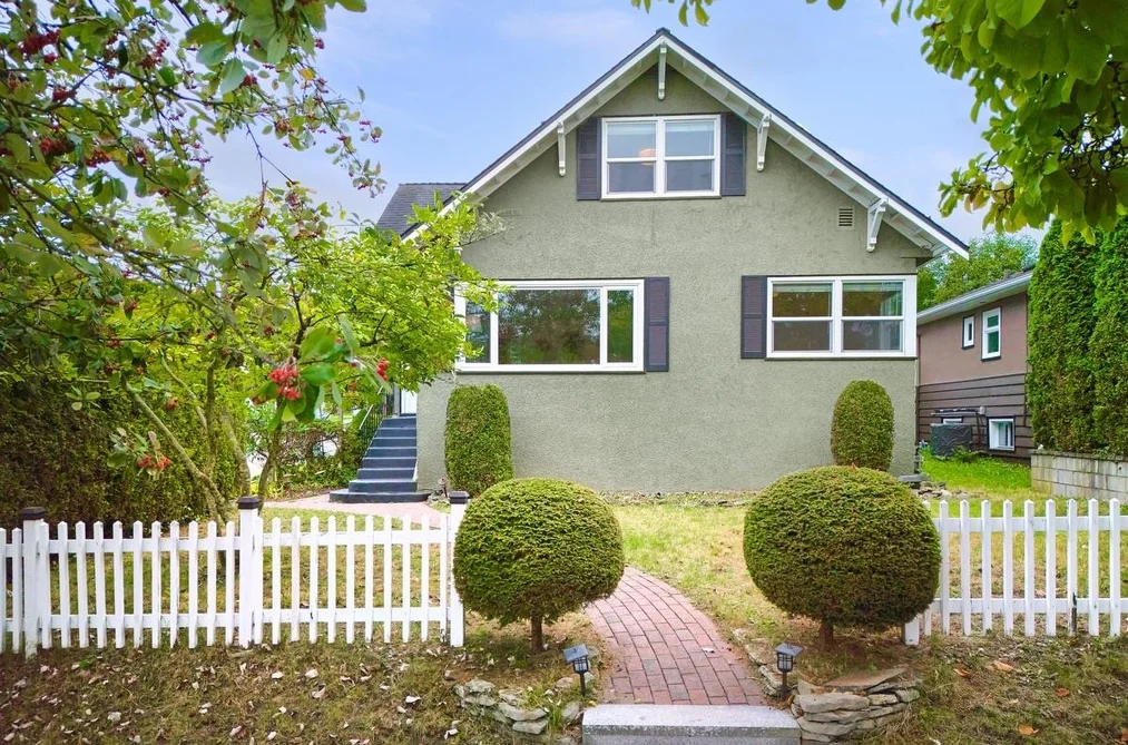 House for sale at 102 Durham Street New Westminster British Columbia - MLS: R3061251