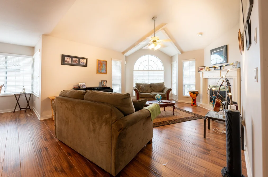102 VISCOUNT PLACE, New Westminster BC V3M 6L4, New Westminster BC — Residential for Sale - Photo 2
