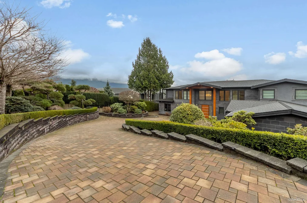 House for sale at 1020 Eyremount Drive West Vancouver British Columbia - MLS: R3084559