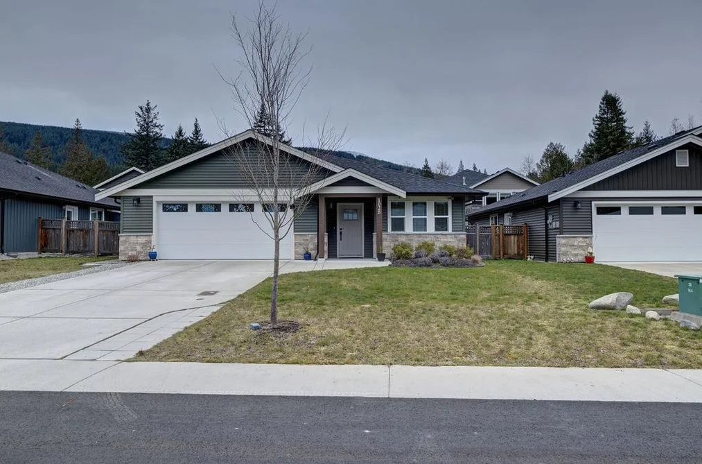 House for sale at 1028 Celia Crescent Gibsons British Columbia - MLS: R3092677