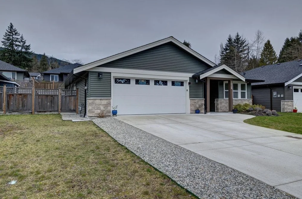 1028 CELIA CRESCENT, Gibsons BC V0N 1V7, Gibsons BC — Residential for Sale - Photo 2