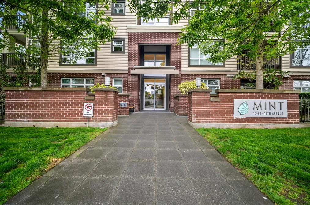Condo for sale at 103 15168 19 Avenue Surrey British Columbia - MLS: R3123896