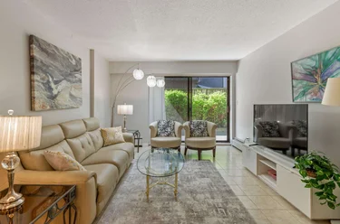 2040 Cornwall Ave Unit 103, Vancouver, BC - MLS: R3117925