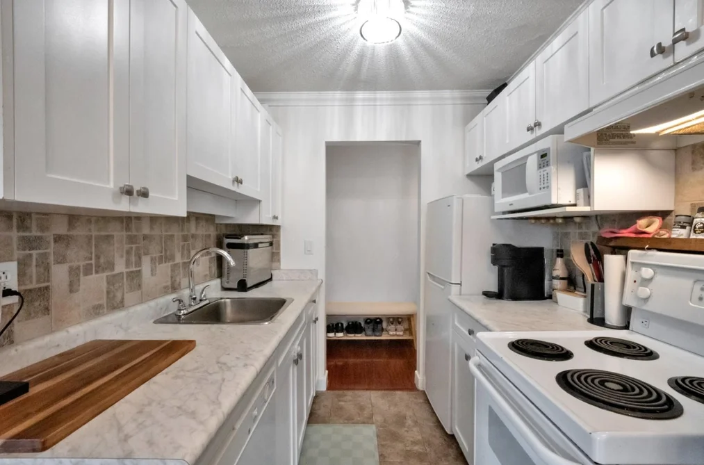103 214 E 15TH STREET, North Vancouver BC V7L 2R3, North Vancouver BC — Residential for Sale - Photo 2