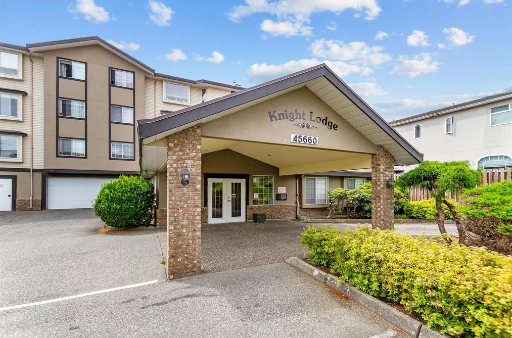 Condo for sale at 103 45660 Knight Road Chilliwack British Columbia - MLS: R3145313