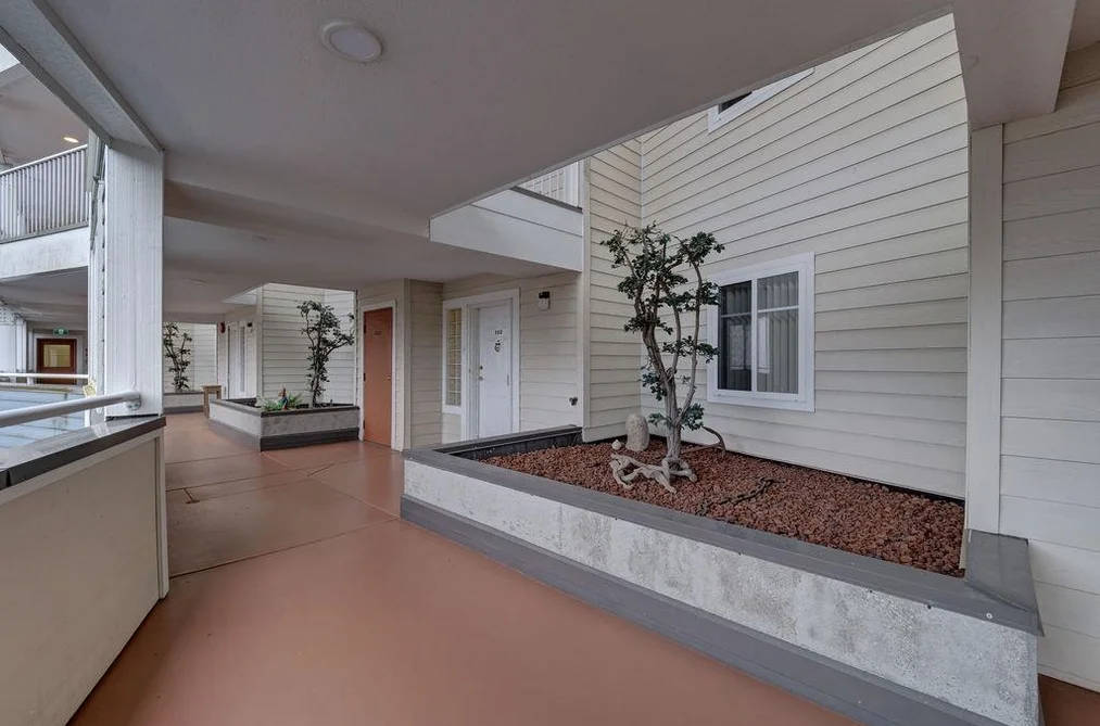 103 5470 INLET AVENUE, Sechelt BC V7Z 0H4, Sechelt BC — Residential for Sale - Photo 2