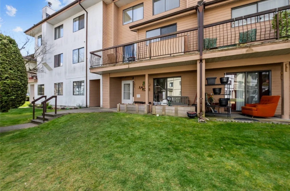 Condo for sale at 103 7139 133a Street Surrey British Columbia - MLS: R3106647