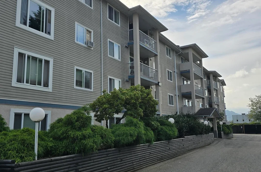 Condo for sale at 103 8537 Young Road Chilliwack British Columbia - MLS: R3156412