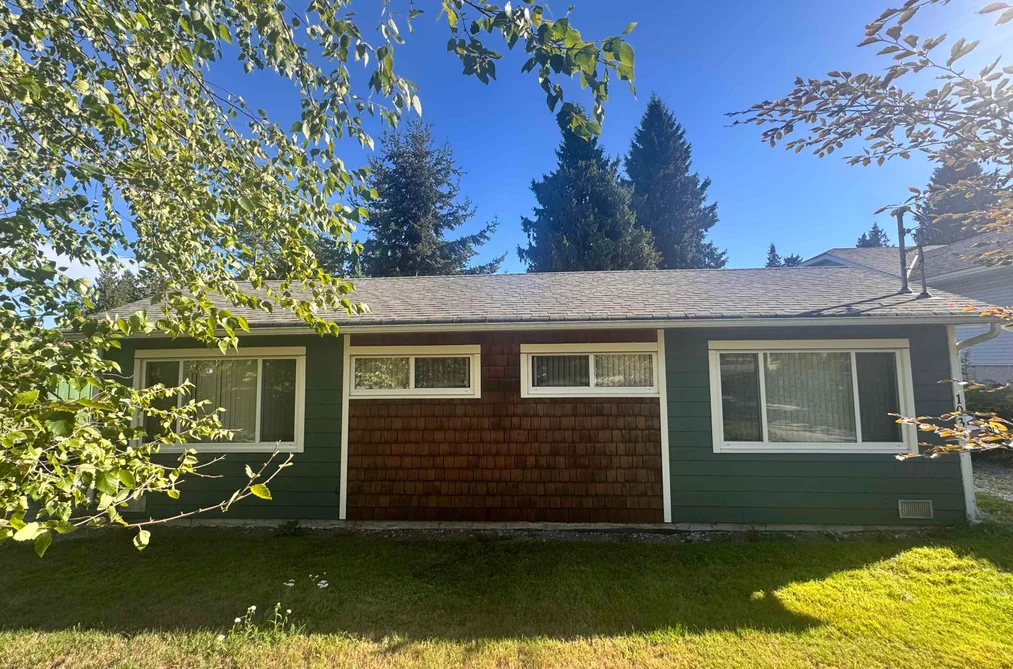 House for sale at 1033-1035 Rosamund Road Gibsons British Columbia - MLS: R3111075
