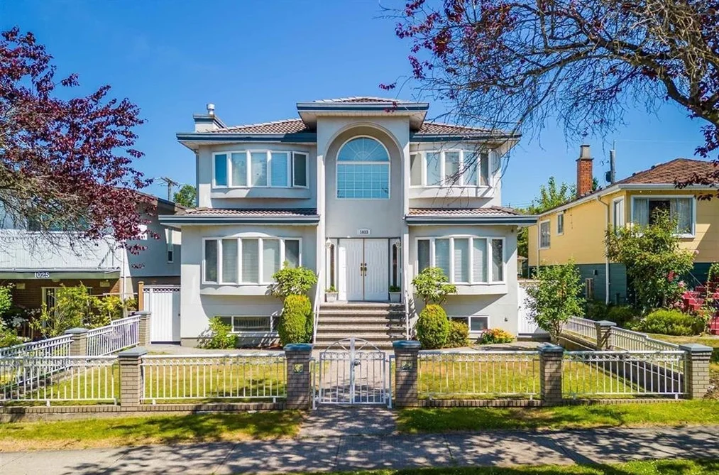 House for sale at 1033 E 39th Avenue Vancouver British Columbia - MLS: R3104880