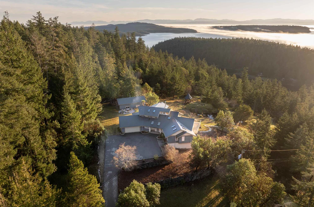 House for sale at 10339 Sunshine Coast Highway Halfmoon Bay British Columbia - MLS: R3092825
