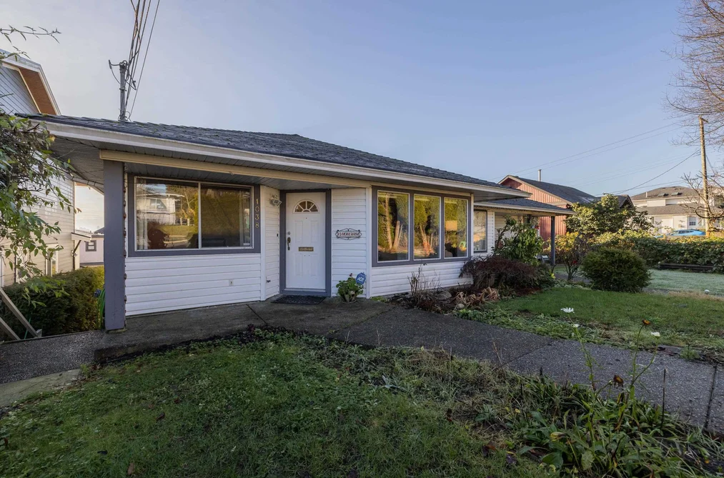 1038 WALLS AVENUE, Coquitlam BC V3K 2T7, Coquitlam BC — Residential for Sale - Photo 2
