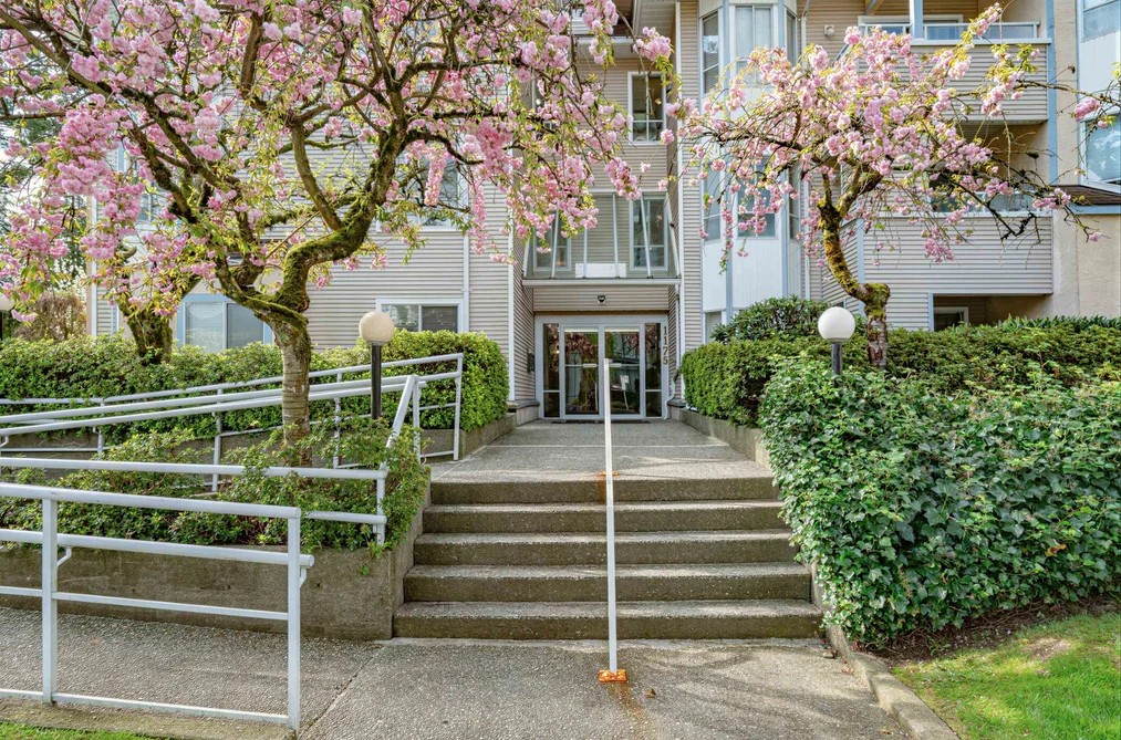 Condo for sale at 104 1175 Heffley Crescent Coquitlam British Columbia - MLS: R3113041