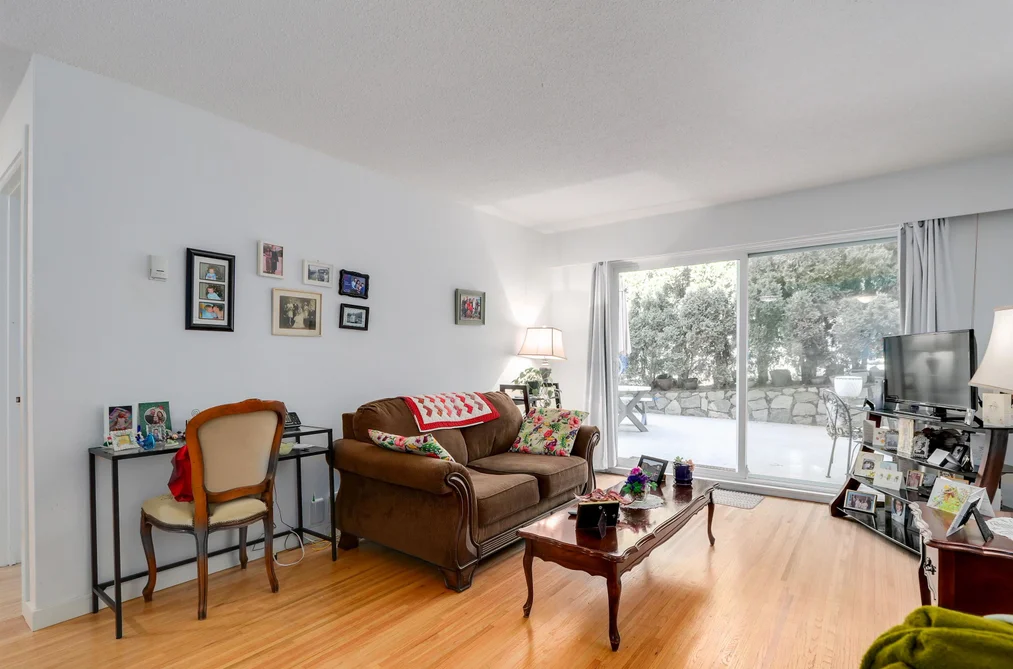 104 135 W 21ST STREET, North Vancouver BC V7M 1Z2, North Vancouver BC — Residential for Sale - Photo 2