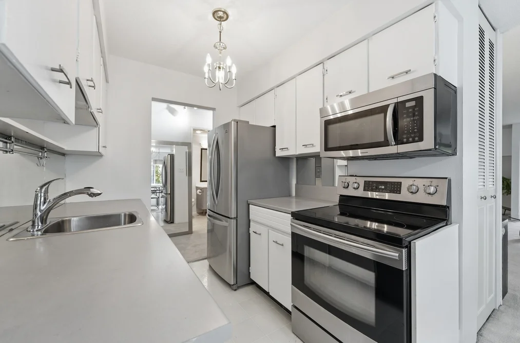 Condo for sale at 104 1355 Fir Street White Rock British Columbia - MLS: R3126012