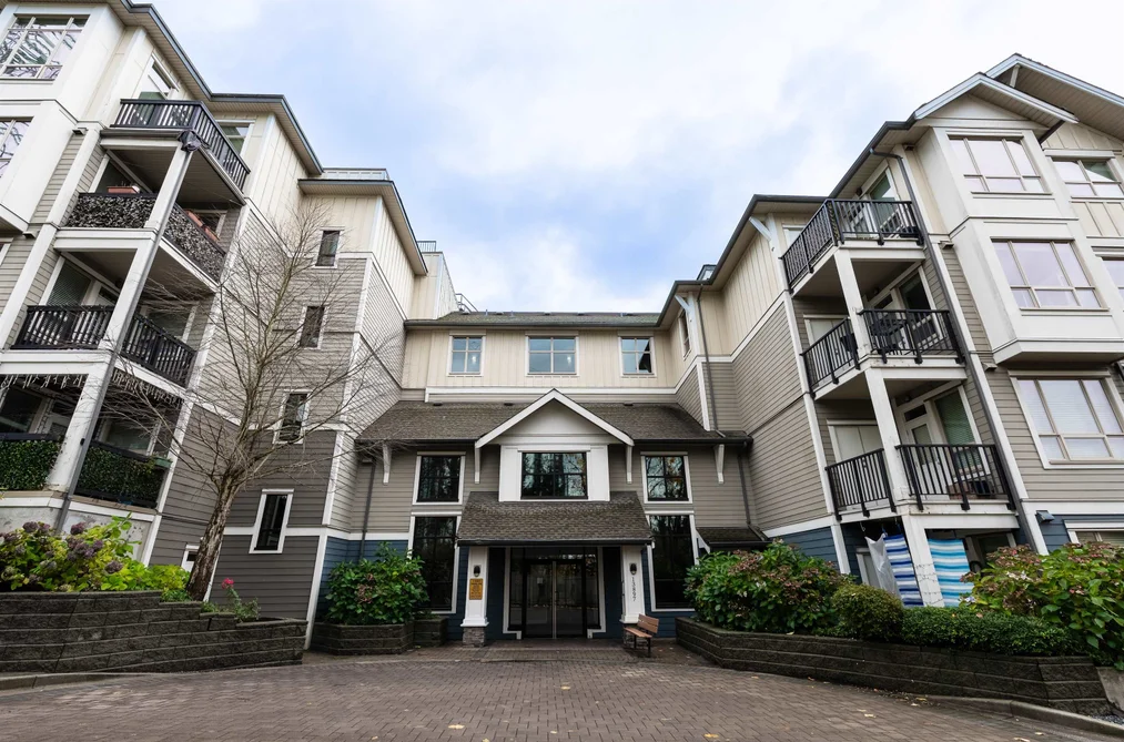Condo for sale at 104 13897 Fraser Highway Surrey British Columbia - MLS: R3104898
