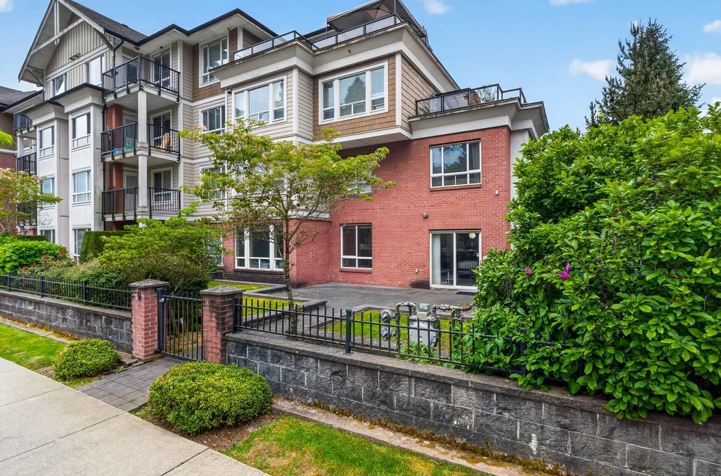 Condo for sale at 104 14960 102a Avenue Surrey British Columbia - MLS: R3124489