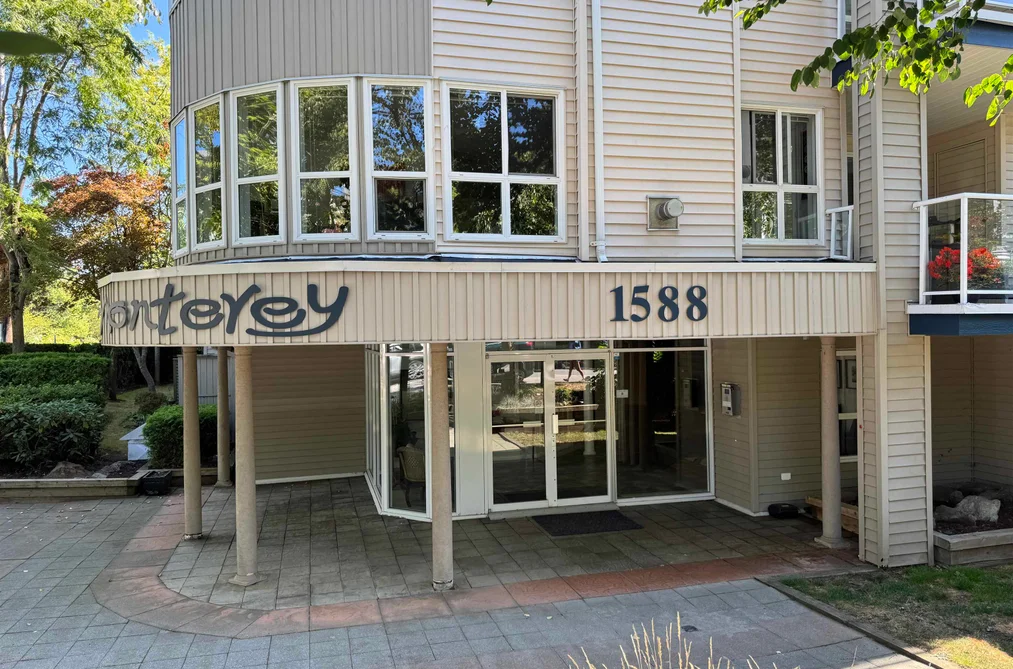 Condo for sale at 104 1588 Best Street White Rock British Columbia - MLS: R3158080