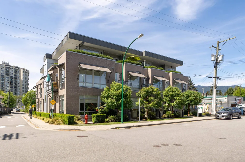 Condo for sale at 104 1591 Bowser Avenue North Vancouver British Columbia - MLS: R3124054