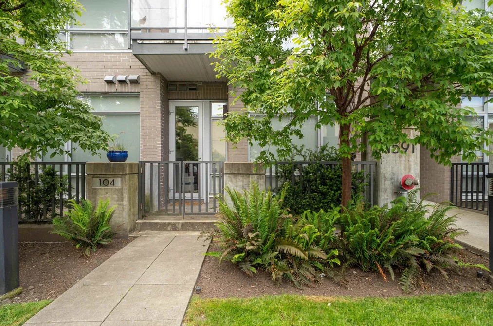 104 1591 BOWSER AVENUE, North Vancouver BC V7P 2Y4, North Vancouver BC — Residential for Sale - Photo 5