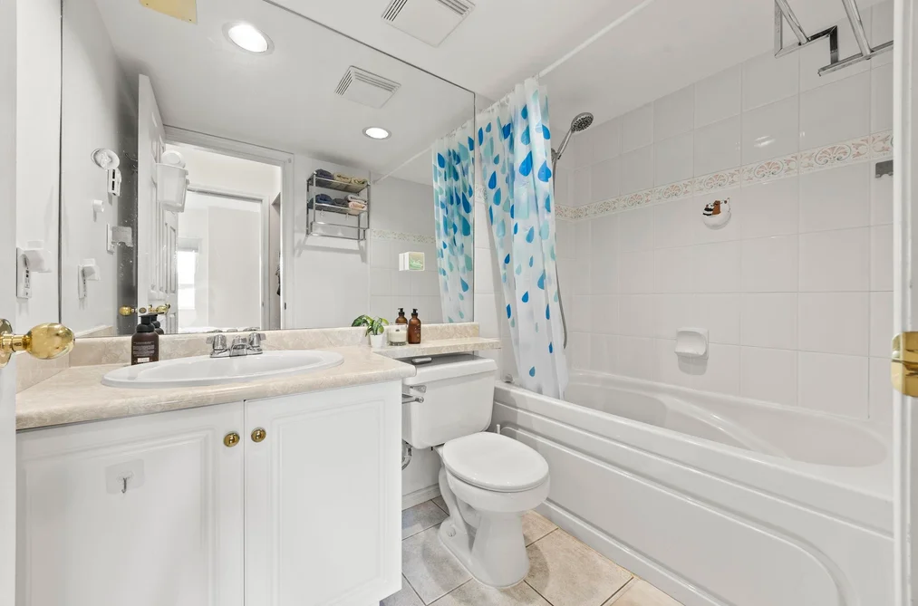 104 177 W 5TH STREET, North Vancouver, BC — Residential for Sale — Photo 16 of 23