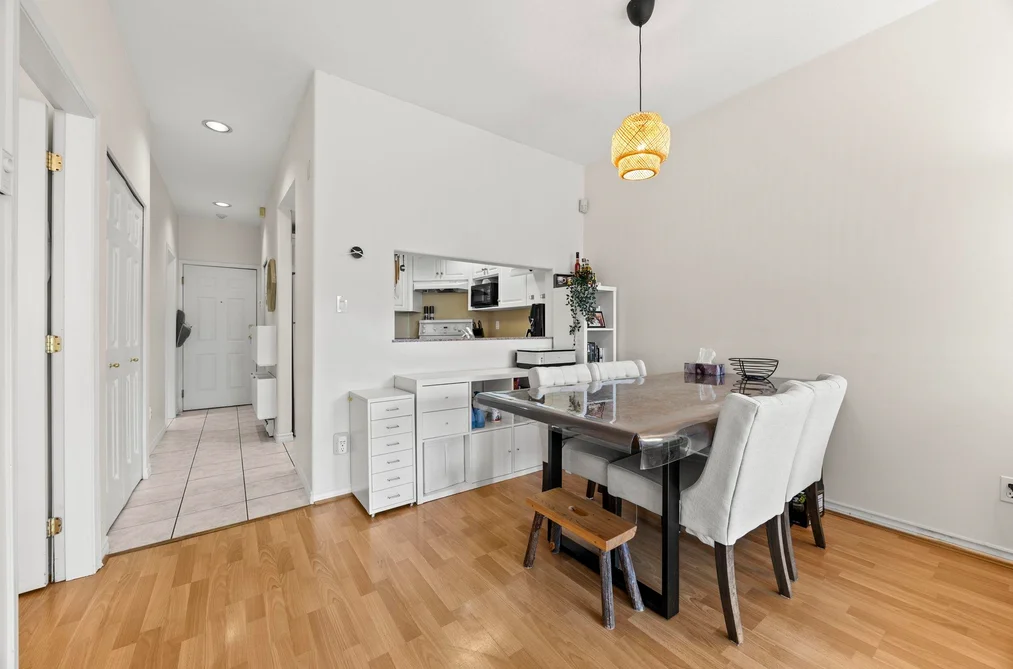 104 177 W 5TH STREET, North Vancouver, BC — Residential for Sale — Photo 8 of 23
