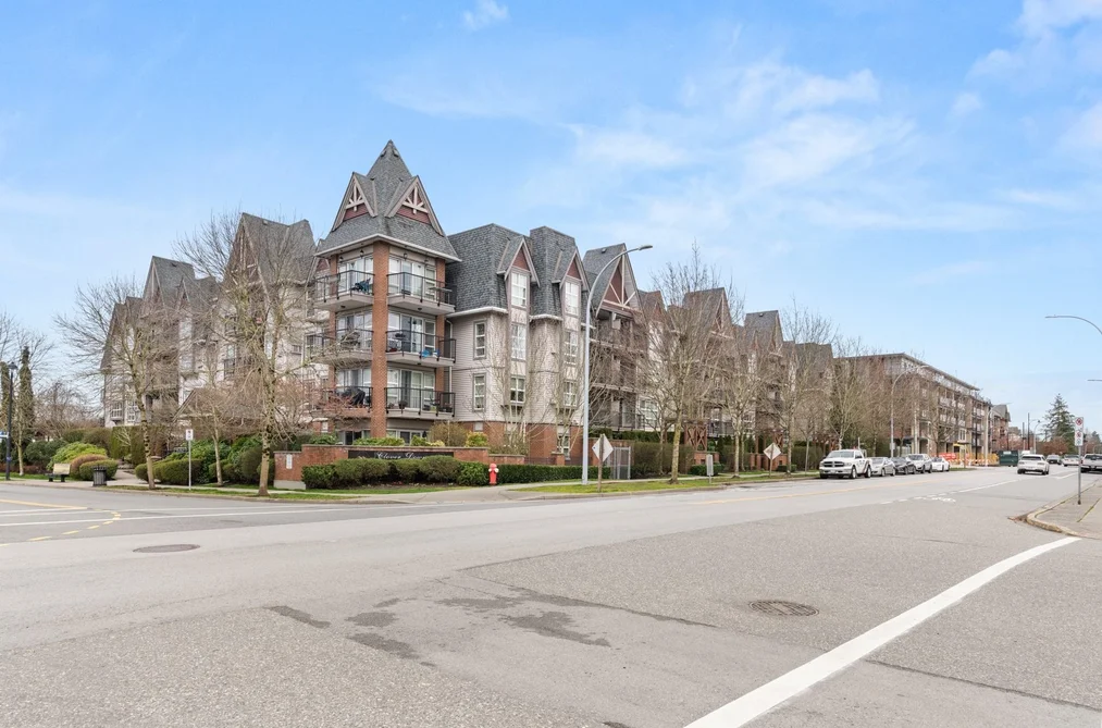 Condo for sale at 104 17769 57 Avenue Surrey British Columbia - MLS: R3099275