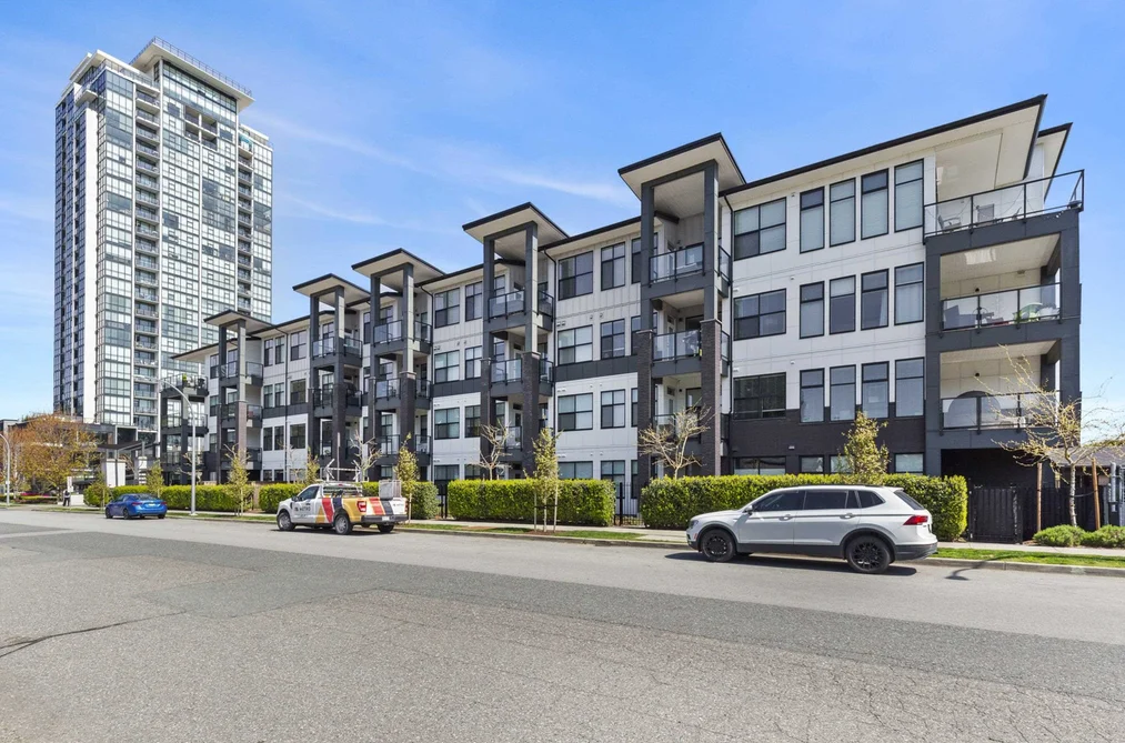 Condo for sale at 104 2120 Gladwin Road Abbotsford British Columbia - MLS: R3104174