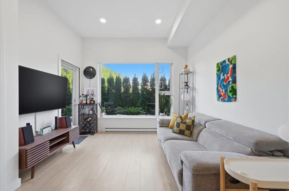 Condo for sale at 104 2345 Rindall Avenue Port Coquitlam British Columbia - MLS: R3129431