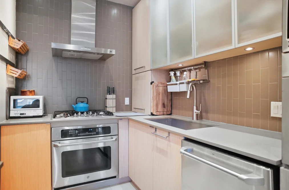 104 260 SALTER STREET, New Westminster BC V3M 0J4, New Westminster BC — Residential for Sale - Photo 4