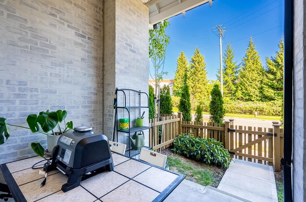 Condo for sale at 104 3315 148 Street Surrey British Columbia - MLS: R3126880