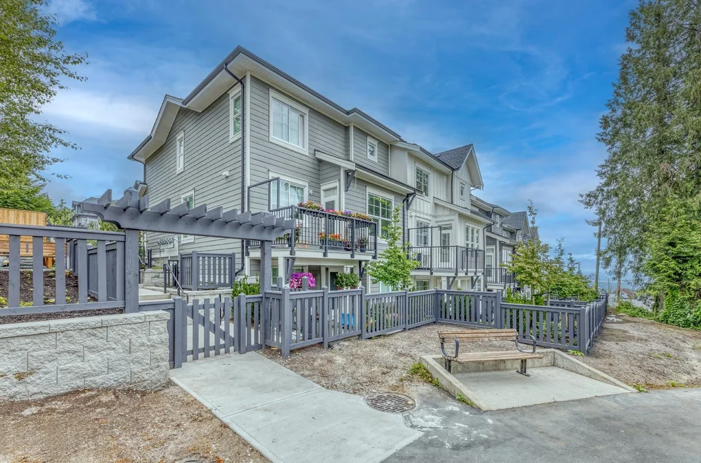 Townhouse for sale at 104 3421 Queenston Avenue Coquitlam British Columbia - MLS: R3081586