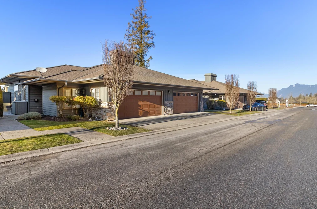 Townhouse for sale at 104 51096 Falls Court Chilliwack British Columbia - MLS: R2980589
