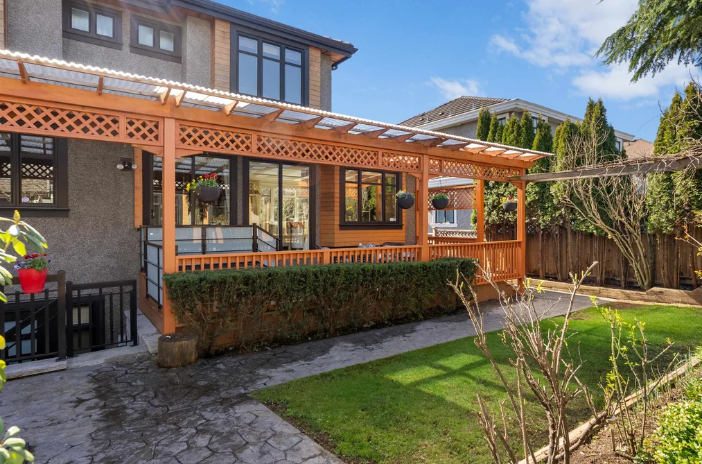 House for sale at 1041 W 58th Avenue Vancouver British Columbia - MLS: R3101972