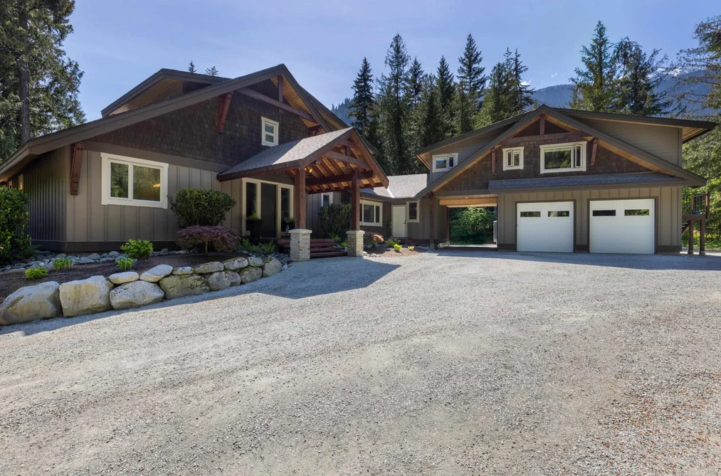 1044 CEDAR GROVE LANE, Pemberton BC V0N 2L2, Pemberton BC — Residential for Sale - Photo 2
