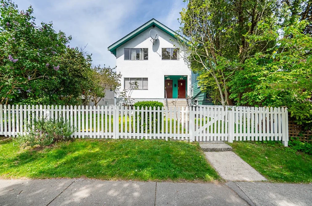 House for sale at 1049 E 11th Avenue Vancouver British Columbia - MLS: R3120254