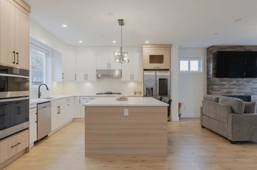 10490 McVeety Street, Maple Ridge, BC - House for Sale - Photo 11 of 40 10490 McVeety Street, Maple Ridge, BC - House for Sale - Photo 11 of 40
