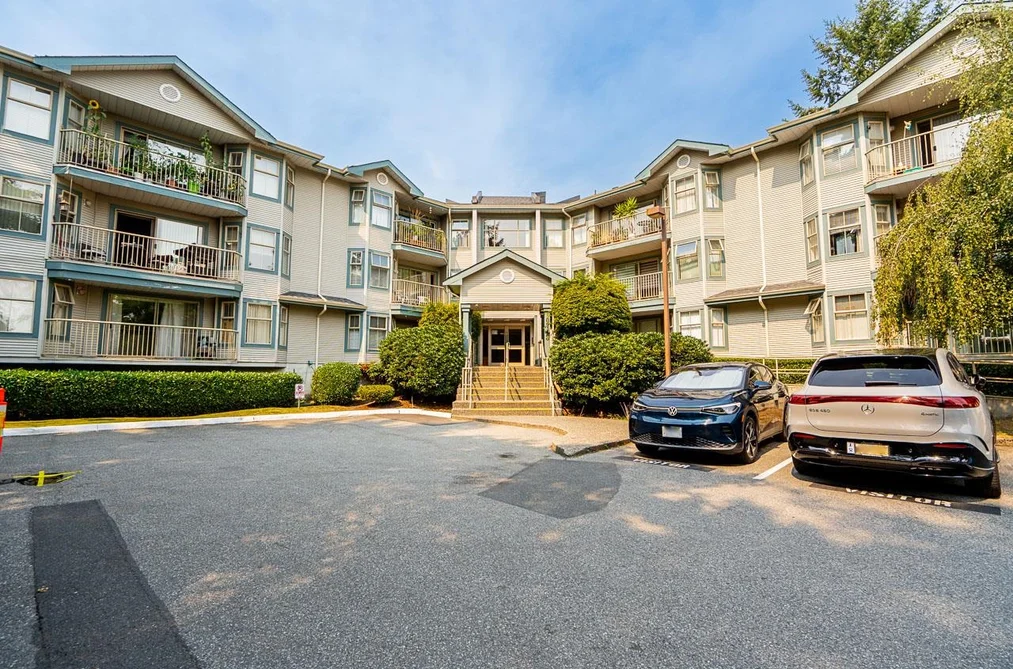 Condo for sale at 105 10743 139 Street Surrey British Columbia - MLS: R3160134