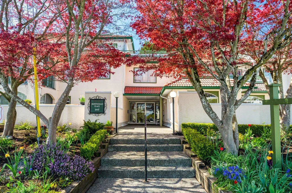 Condo for sale at 105 1447 Best Street White Rock British Columbia - MLS: R3122248