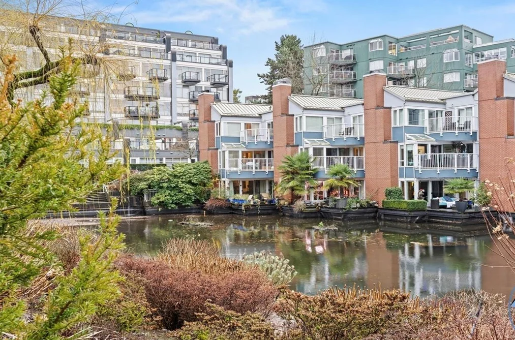 Condo for sale at 105 1502 Island Park Walk Vancouver British Columbia - MLS: R3094562
