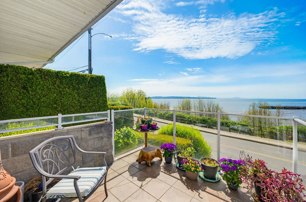 Condo for sale at 105 15165 Marine Drive White Rock British Columbia - MLS: R3114791